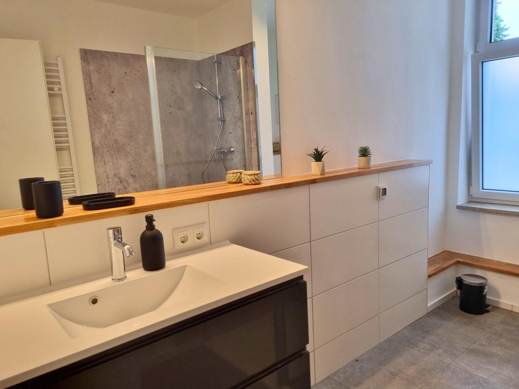 Maremar - Aussicht Ueber - 2 Schlafzimmer - Luxus Boxspringbett - Kueche - Arbeitsplaetze - Highspeed Wlan Apartment *