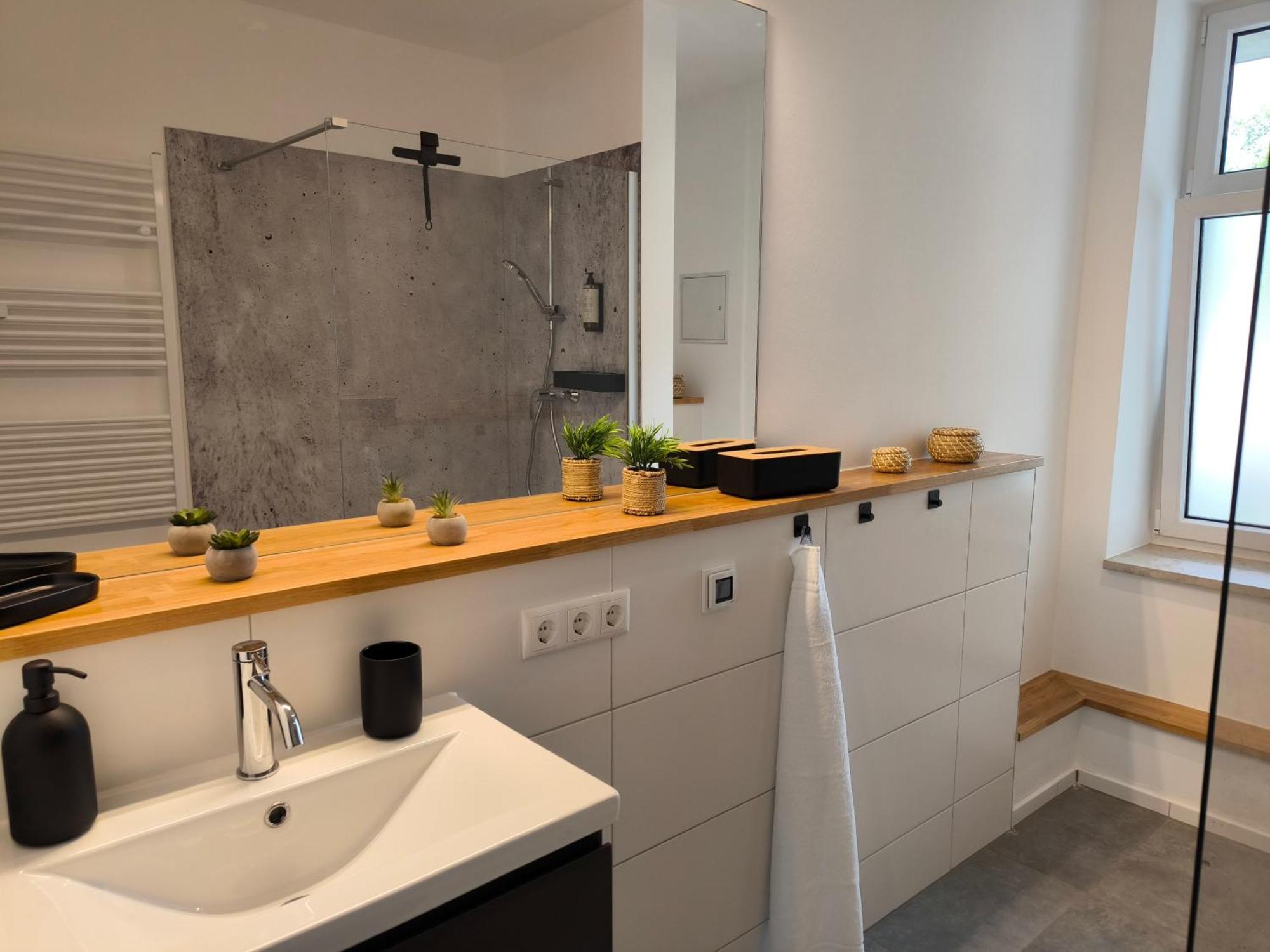 Appartement Maremar - Am Ferberturm - Luxus Boxspringbett - Kueche - Arbeitsplatz - Wlan Gera